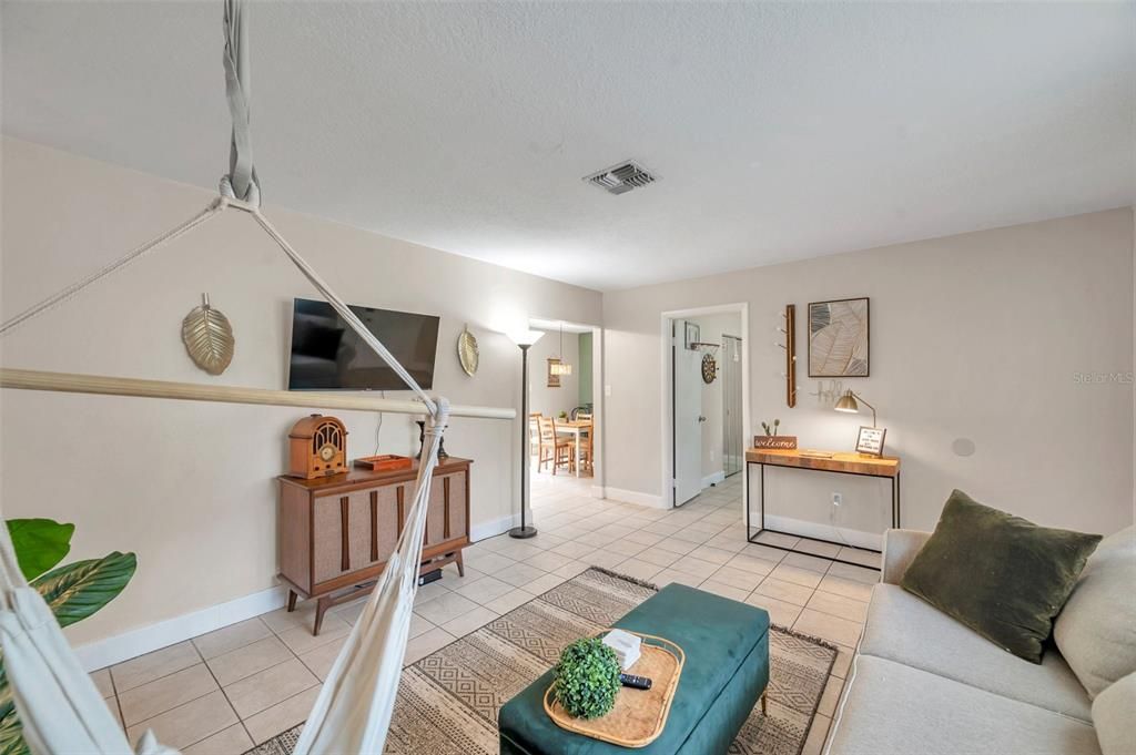 For Sale: $215,000 (3 beds, 1 baths, 1008 Square Feet)