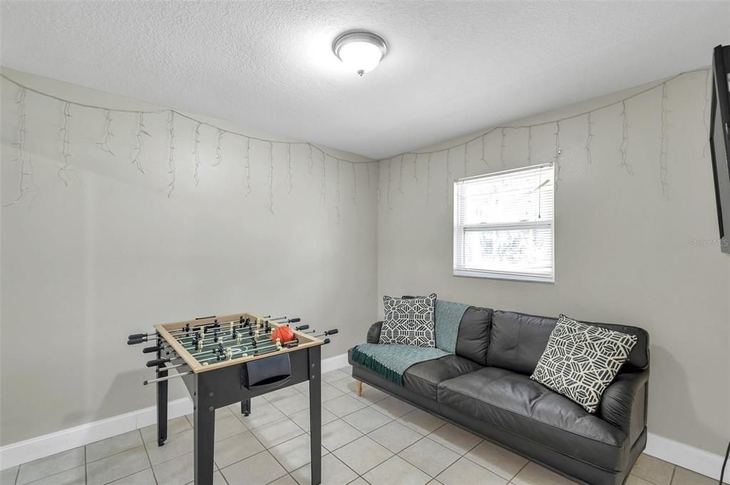 For Sale: $215,000 (3 beds, 1 baths, 1008 Square Feet)