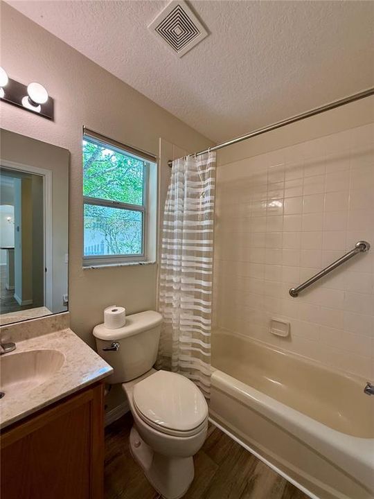 В аренду: $1,995 (3 спален, 2 ванн, 1275 Квадратных фут)