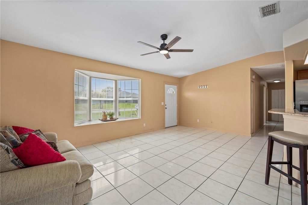 For Sale: $250,000 (3 beds, 2 baths, 1176 Square Feet)