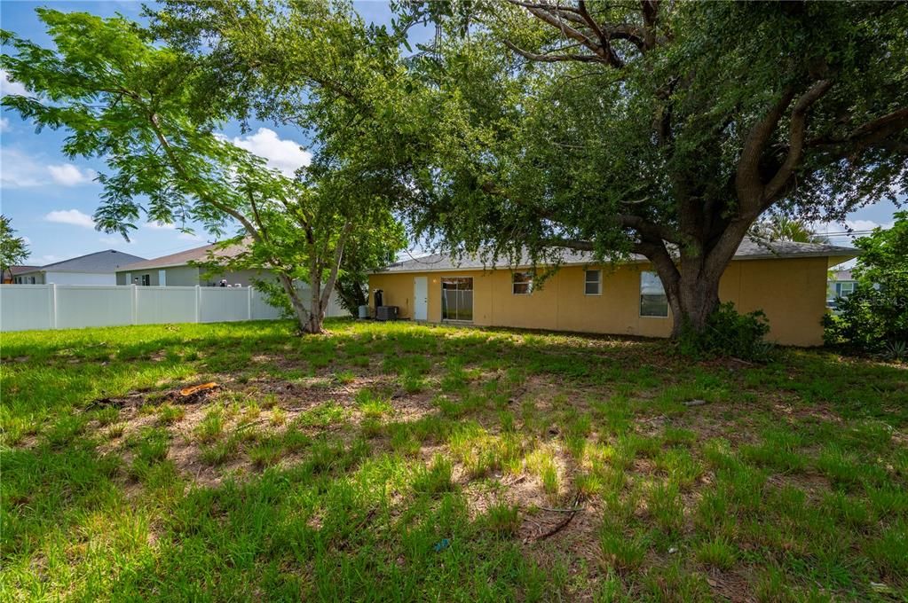 For Sale: $250,000 (3 beds, 2 baths, 1176 Square Feet)