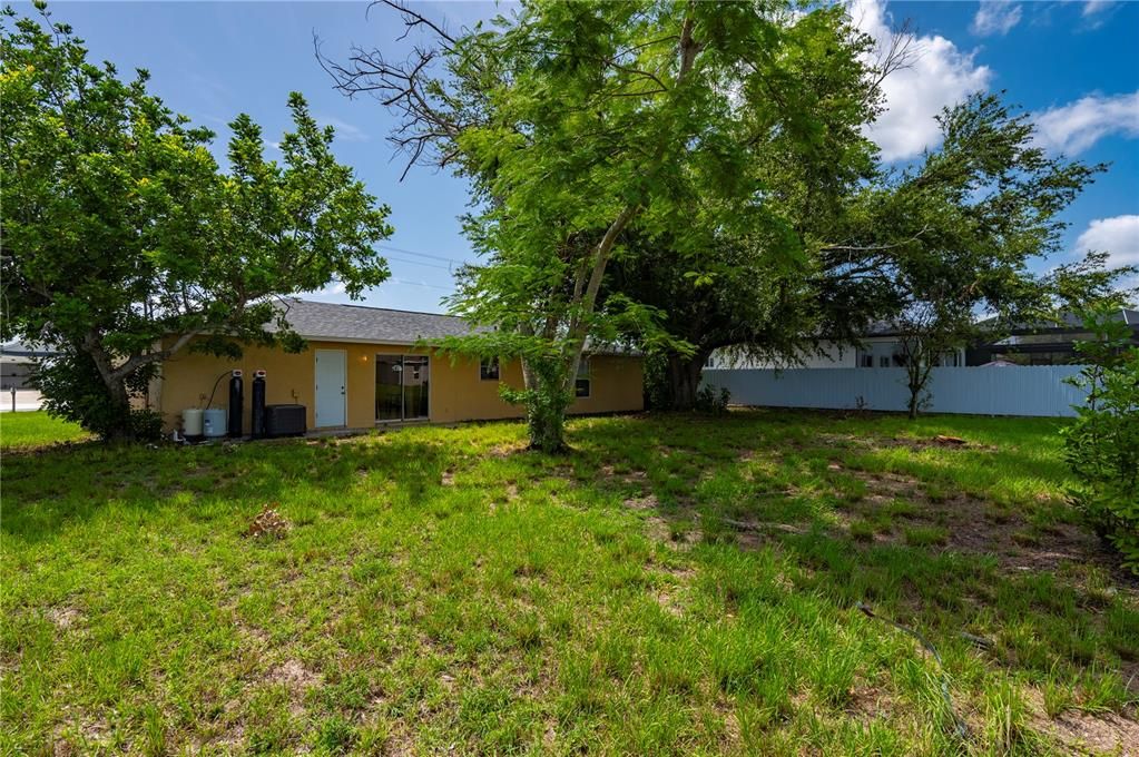 For Sale: $250,000 (3 beds, 2 baths, 1176 Square Feet)