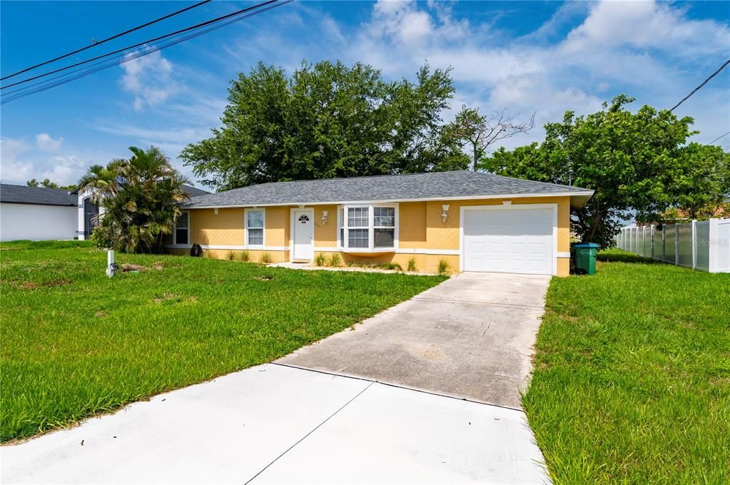 For Sale: $250,000 (3 beds, 2 baths, 1176 Square Feet)