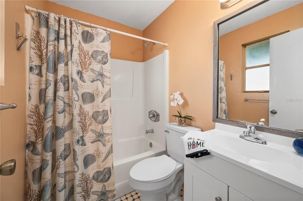 For Sale: $250,000 (3 beds, 2 baths, 1176 Square Feet)