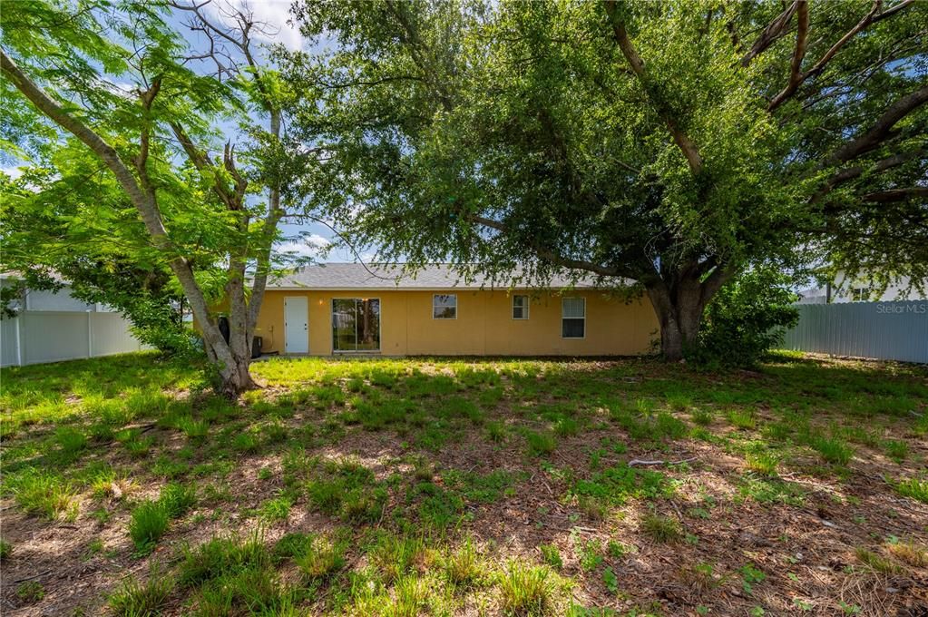 For Sale: $250,000 (3 beds, 2 baths, 1176 Square Feet)