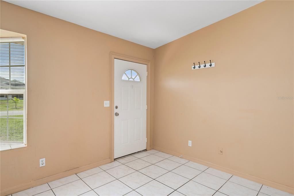 For Sale: $250,000 (3 beds, 2 baths, 1176 Square Feet)