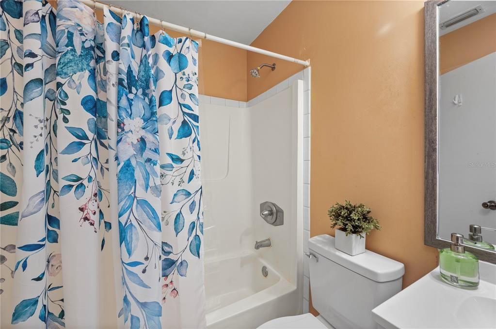 For Sale: $250,000 (3 beds, 2 baths, 1176 Square Feet)