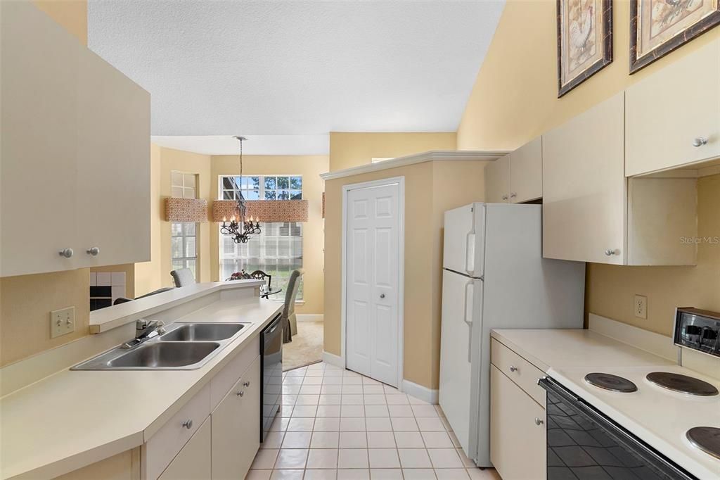 Active With Contract: $260,000 (2 beds, 2 baths, 1234 Square Feet)