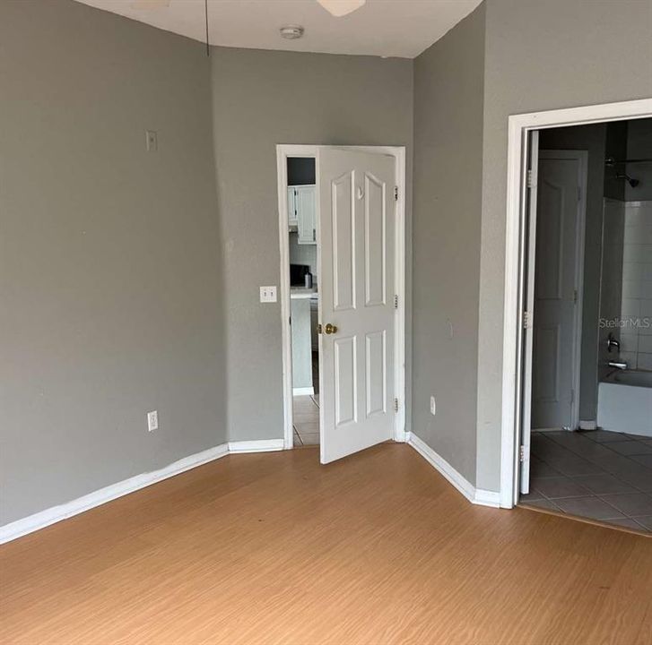 Под контрактом: $154,900 (2 спален, 2 ванн, 1064 Квадратных фут)