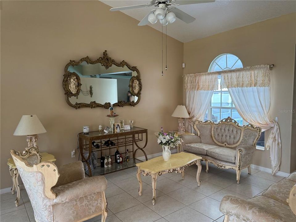 Activo con contrato: $399,000 (3 camas, 2 baños, 1786 Pies cuadrados)