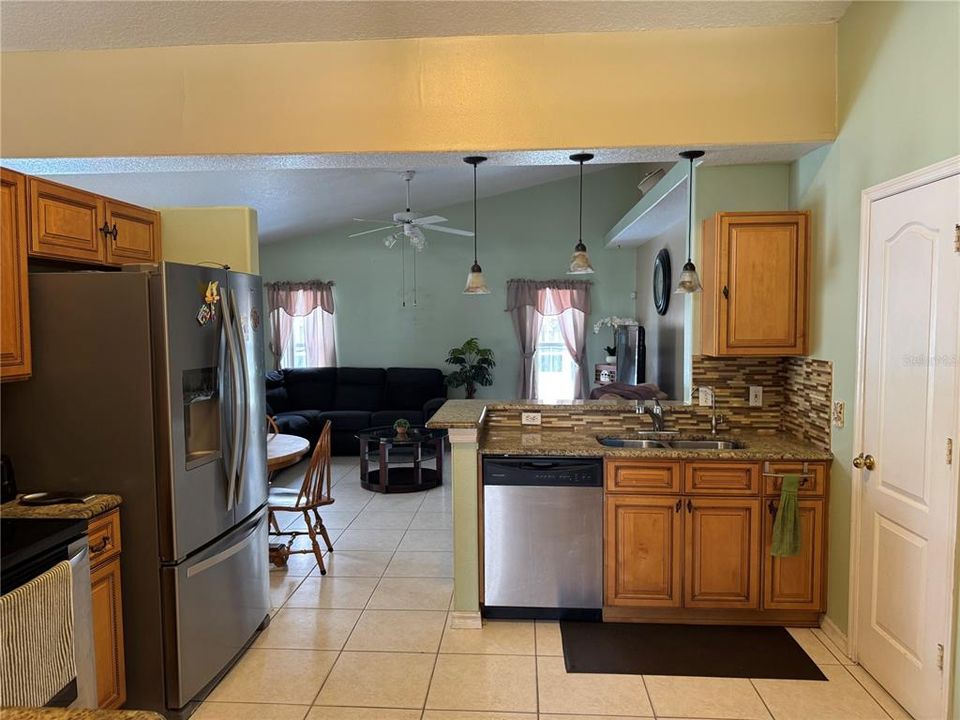 Activo con contrato: $399,000 (3 camas, 2 baños, 1786 Pies cuadrados)