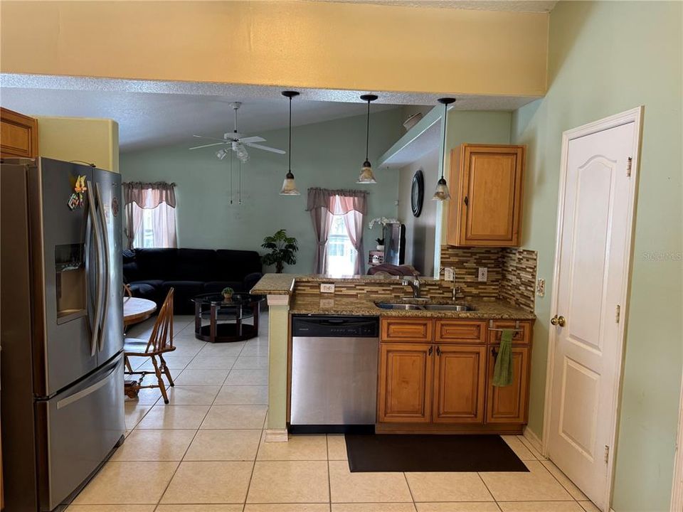 Activo con contrato: $399,000 (3 camas, 2 baños, 1786 Pies cuadrados)