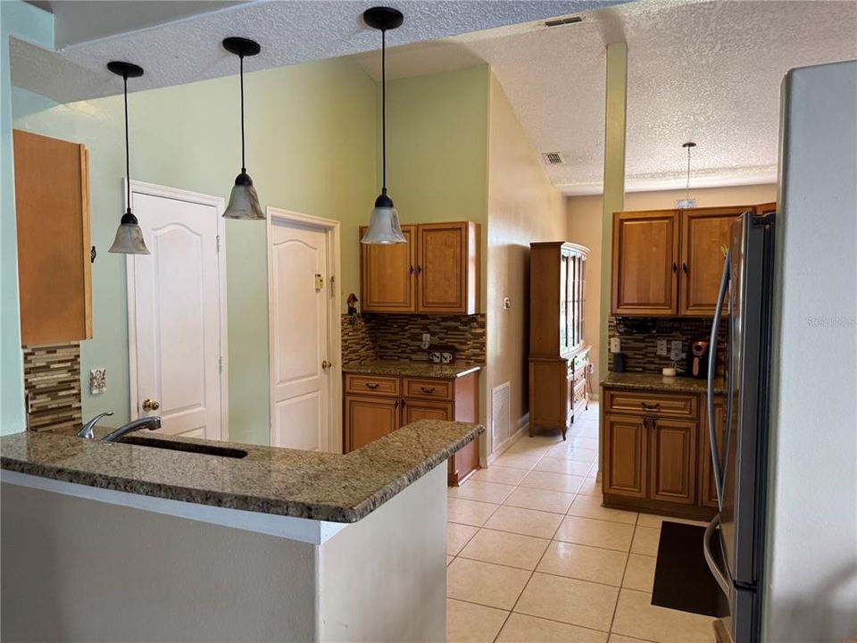 Activo con contrato: $399,000 (3 camas, 2 baños, 1786 Pies cuadrados)