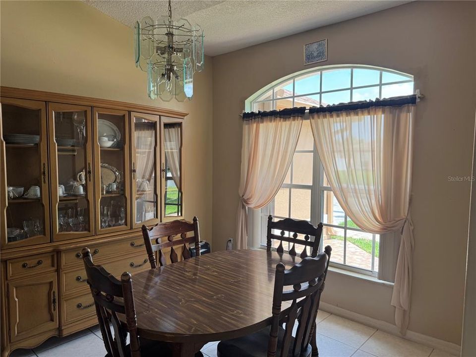 Activo con contrato: $399,000 (3 camas, 2 baños, 1786 Pies cuadrados)