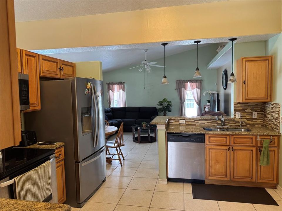 Activo con contrato: $399,000 (3 camas, 2 baños, 1786 Pies cuadrados)