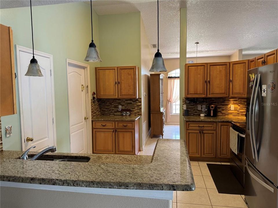 Activo con contrato: $399,000 (3 camas, 2 baños, 1786 Pies cuadrados)