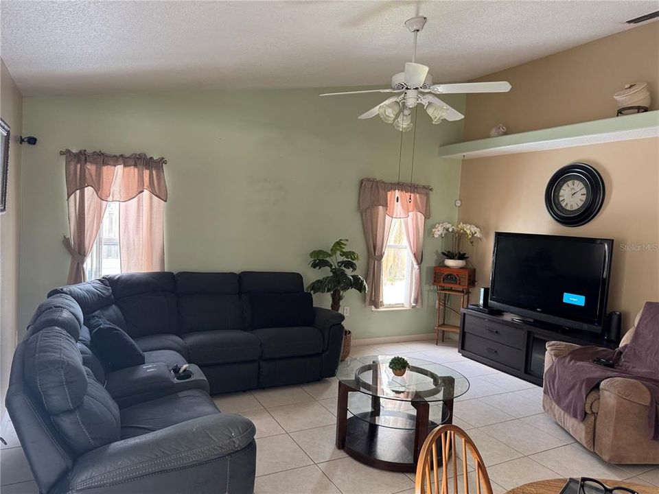 Activo con contrato: $399,000 (3 camas, 2 baños, 1786 Pies cuadrados)