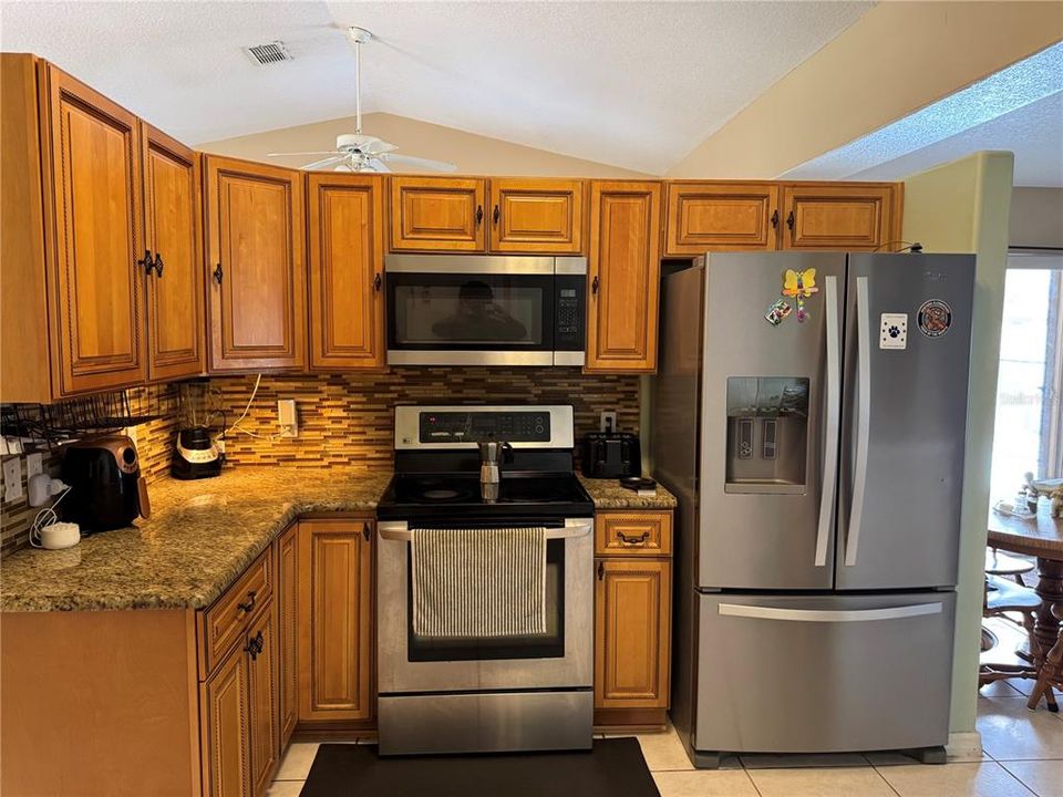 Activo con contrato: $399,000 (3 camas, 2 baños, 1786 Pies cuadrados)