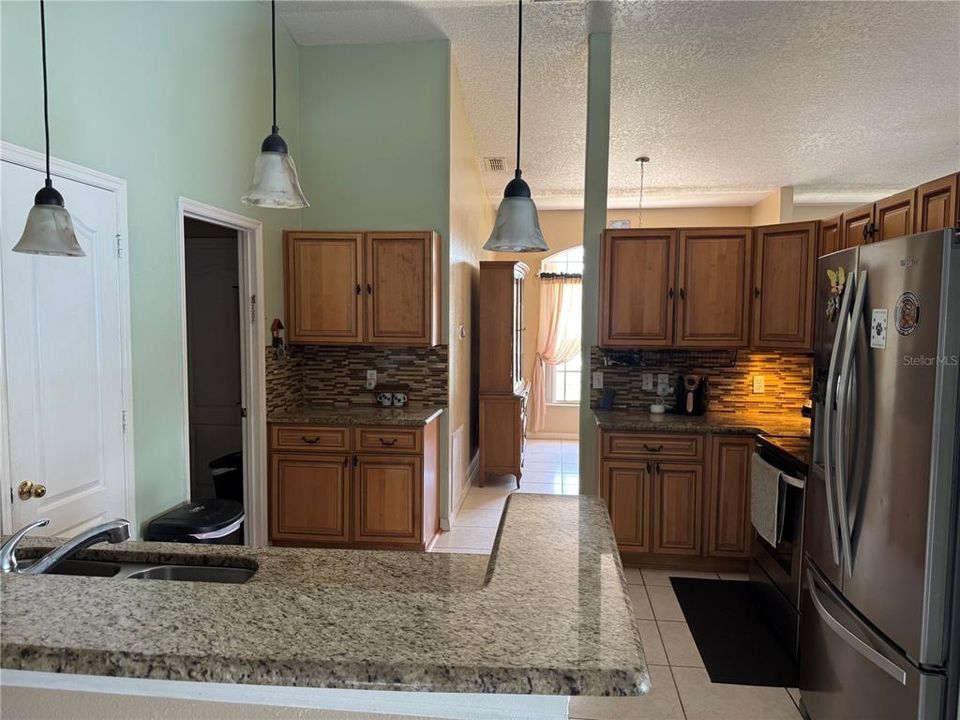 Activo con contrato: $399,000 (3 camas, 2 baños, 1786 Pies cuadrados)