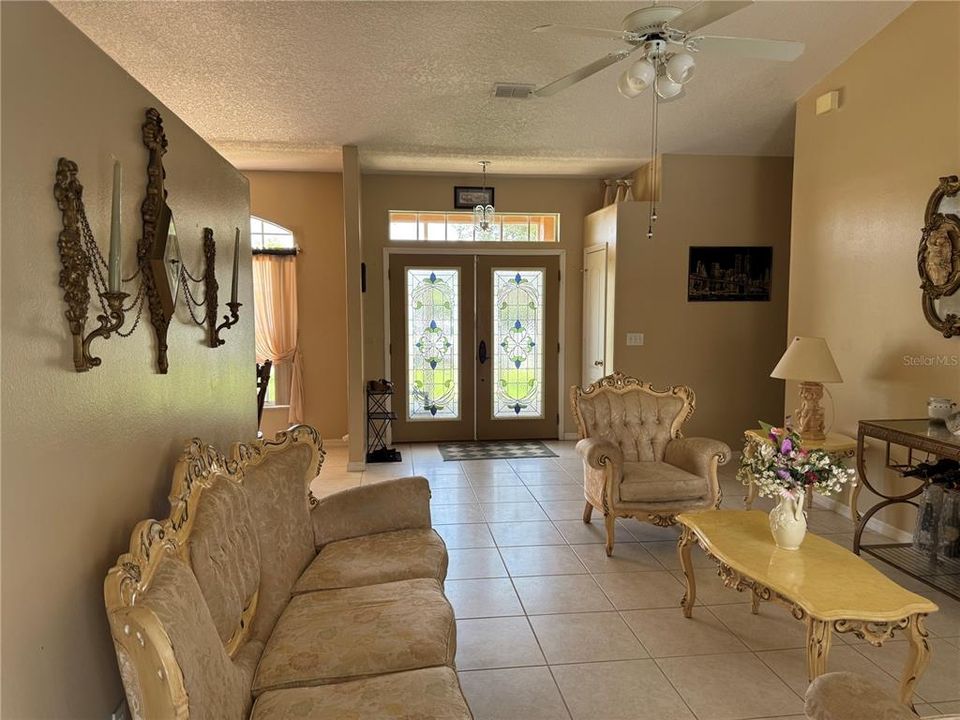 Activo con contrato: $399,000 (3 camas, 2 baños, 1786 Pies cuadrados)