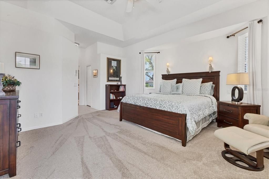 合同活跃: $540,000 (3 贝兹, 4 浴室, 2990 平方英尺)