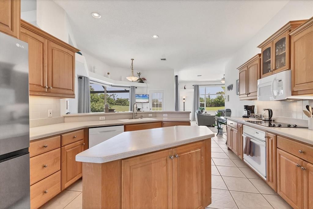 合同活跃: $540,000 (3 贝兹, 4 浴室, 2990 平方英尺)