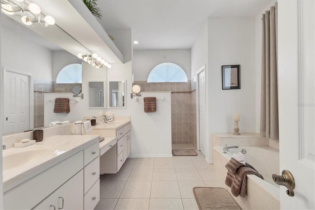 合同活跃: $540,000 (3 贝兹, 4 浴室, 2990 平方英尺)