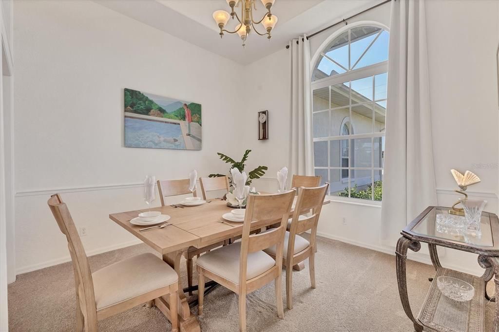 合同活跃: $540,000 (3 贝兹, 4 浴室, 2990 平方英尺)