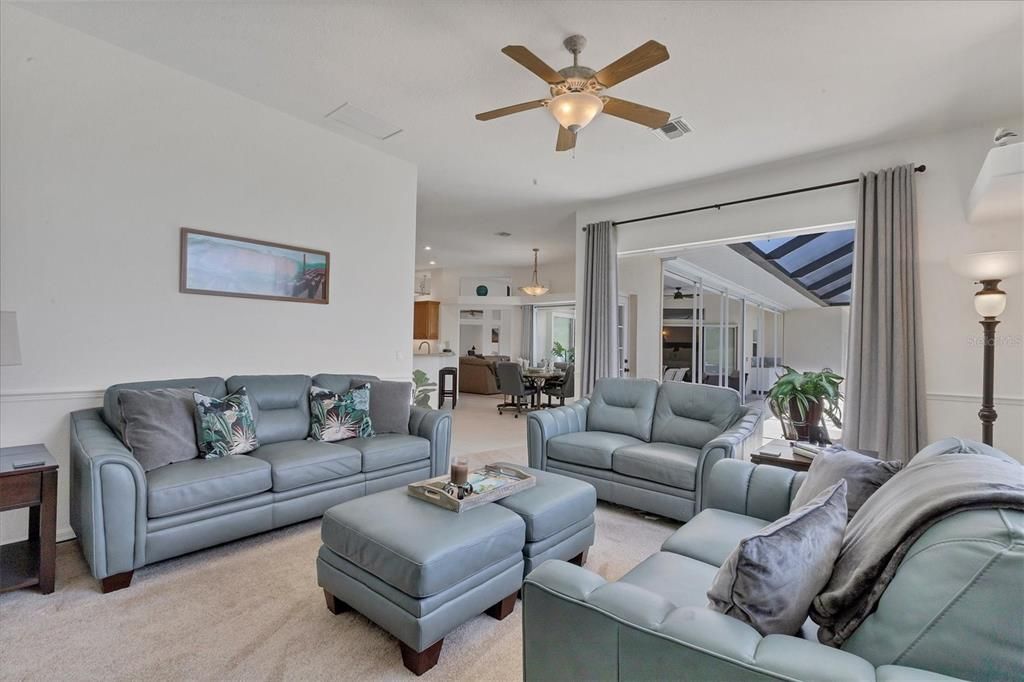 合同活跃: $540,000 (3 贝兹, 4 浴室, 2990 平方英尺)