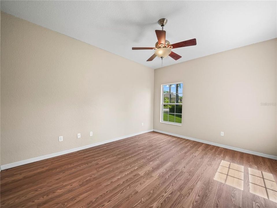 待售: $170,000 (2 贝兹, 2 浴室, 1017 平方英尺)