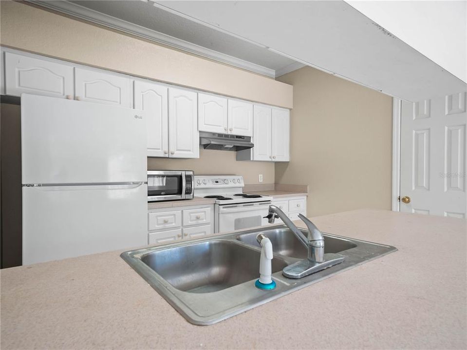 待售: $170,000 (2 贝兹, 2 浴室, 1017 平方英尺)