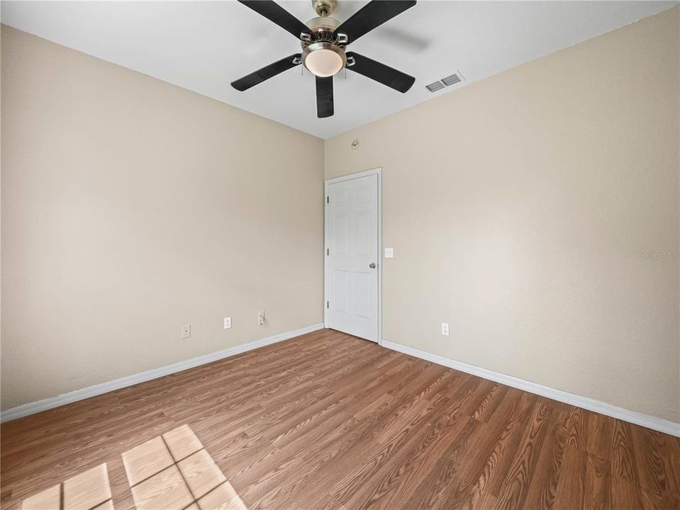 待售: $170,000 (2 贝兹, 2 浴室, 1017 平方英尺)