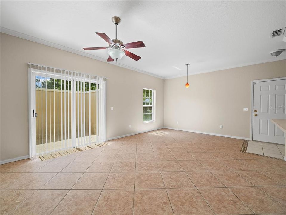 待售: $170,000 (2 贝兹, 2 浴室, 1017 平方英尺)