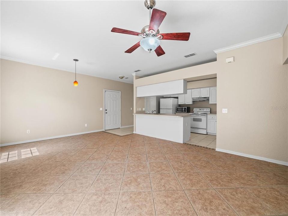 待售: $170,000 (2 贝兹, 2 浴室, 1017 平方英尺)