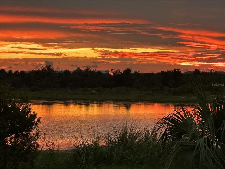 合同活跃: $349,900 (4 贝兹, 2 浴室, 1857 平方英尺)