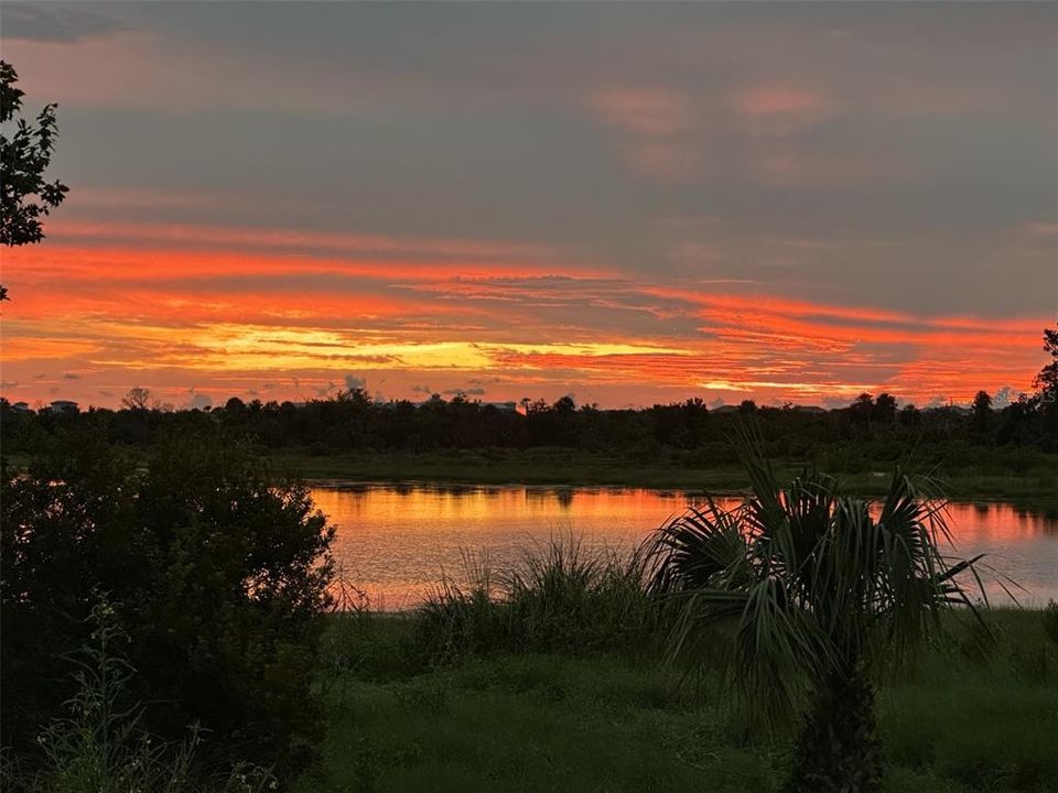 合同活跃: $349,900 (4 贝兹, 2 浴室, 1857 平方英尺)