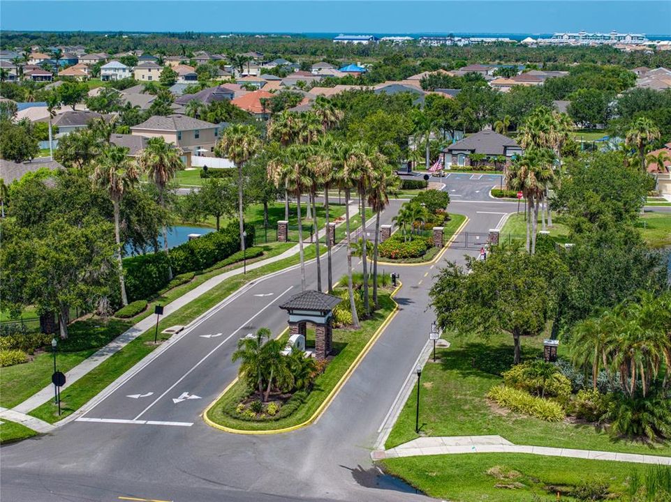 合同活跃: $349,900 (4 贝兹, 2 浴室, 1857 平方英尺)