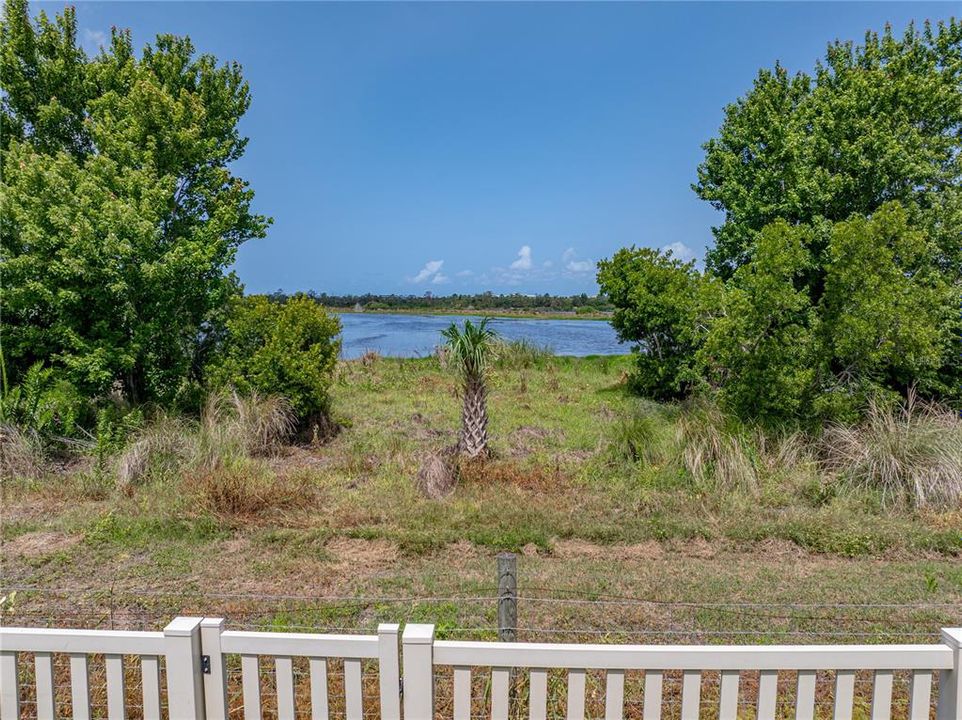 合同活跃: $349,900 (4 贝兹, 2 浴室, 1857 平方英尺)