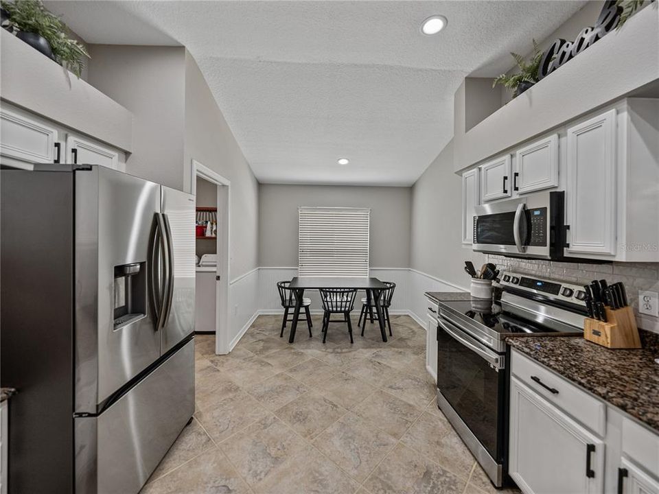 合同活跃: $349,900 (4 贝兹, 2 浴室, 1857 平方英尺)