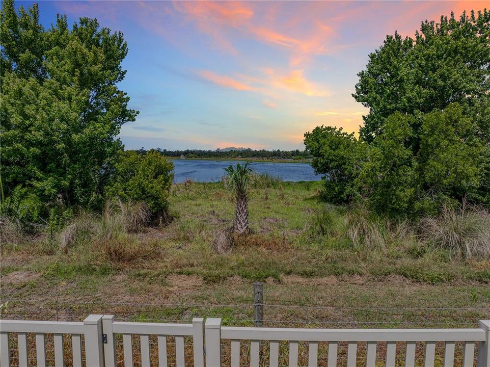 合同活跃: $349,900 (4 贝兹, 2 浴室, 1857 平方英尺)