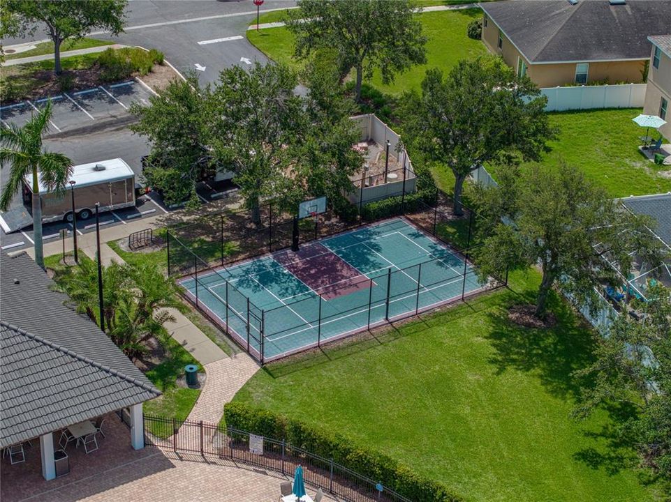 合同活跃: $349,900 (4 贝兹, 2 浴室, 1857 平方英尺)