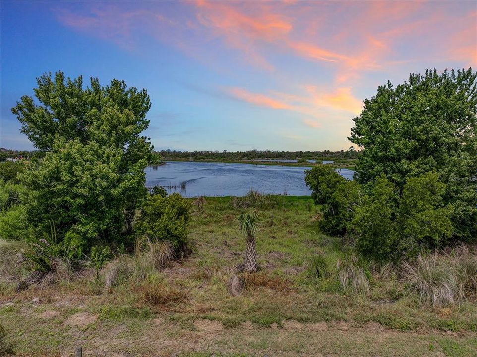 合同活跃: $349,900 (4 贝兹, 2 浴室, 1857 平方英尺)