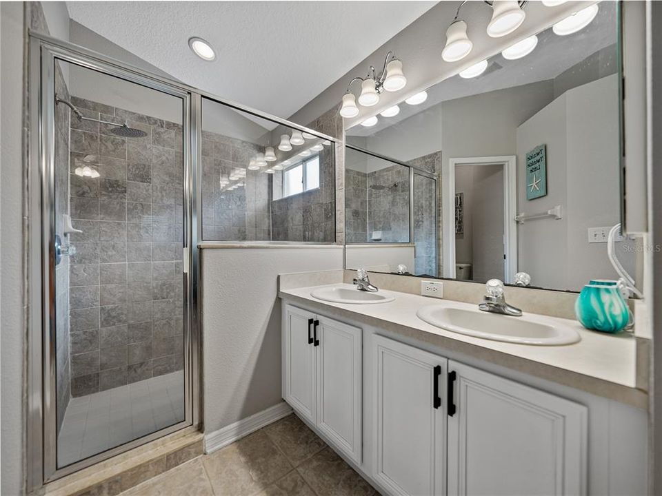 合同活跃: $349,900 (4 贝兹, 2 浴室, 1857 平方英尺)