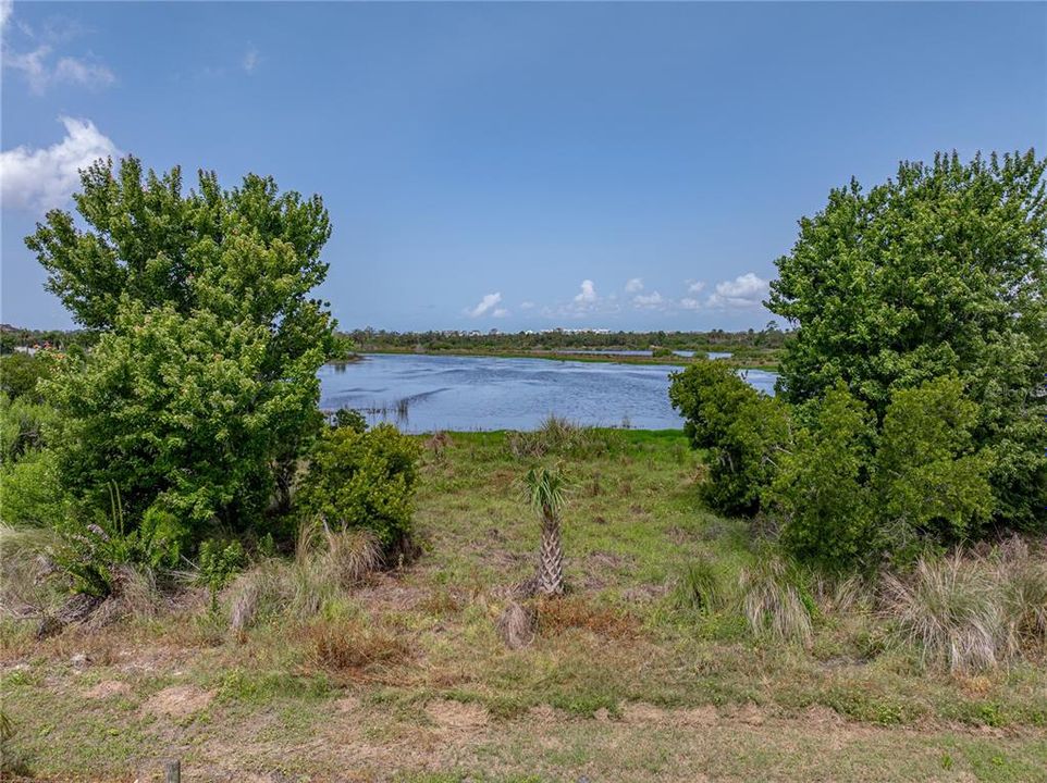 合同活跃: $349,900 (4 贝兹, 2 浴室, 1857 平方英尺)