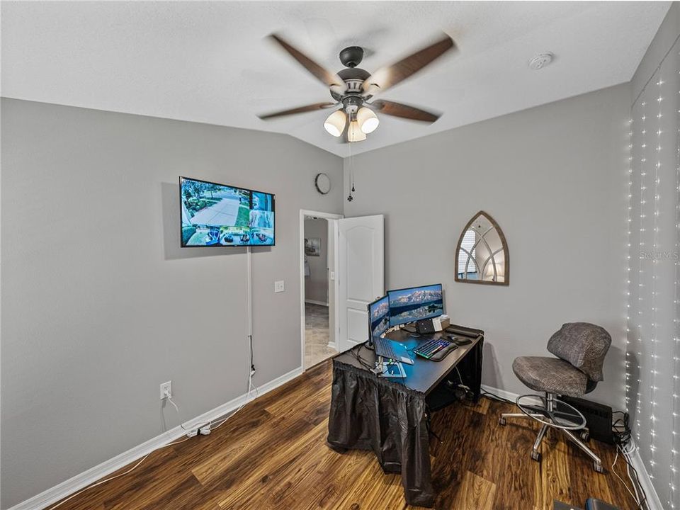 合同活跃: $349,900 (4 贝兹, 2 浴室, 1857 平方英尺)