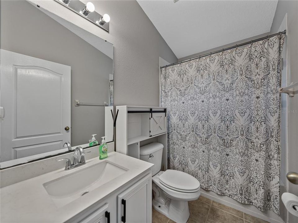 合同活跃: $349,900 (4 贝兹, 2 浴室, 1857 平方英尺)