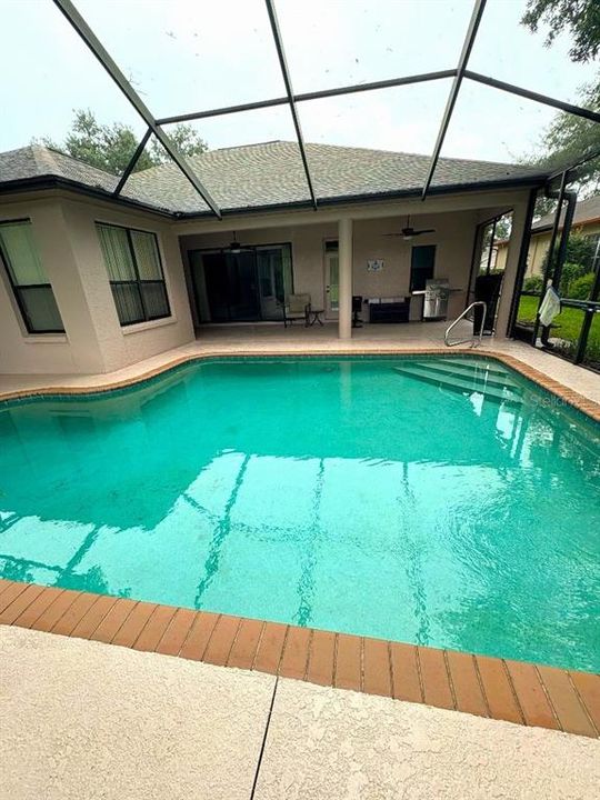 合同活跃: $364,900 (2 贝兹, 2 浴室, 1930 平方英尺)