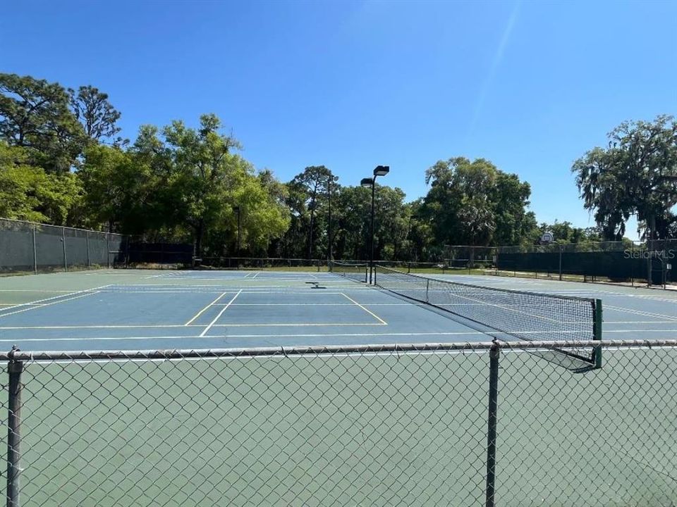 合同活跃: $364,900 (2 贝兹, 2 浴室, 1930 平方英尺)