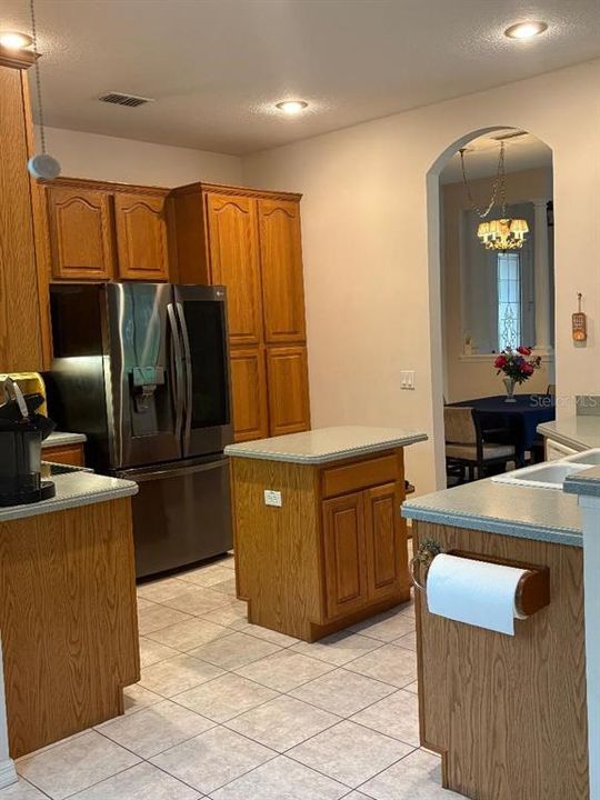 合同活跃: $364,900 (2 贝兹, 2 浴室, 1930 平方英尺)