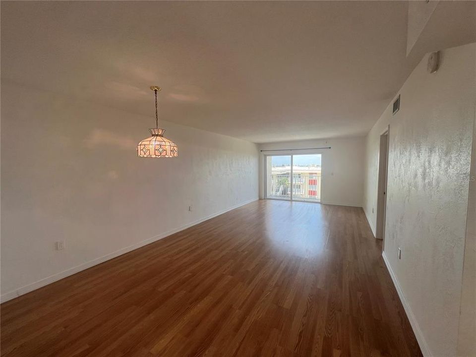 For Rent: $1,700 (2 beds, 2 baths, 1030 Square Feet)